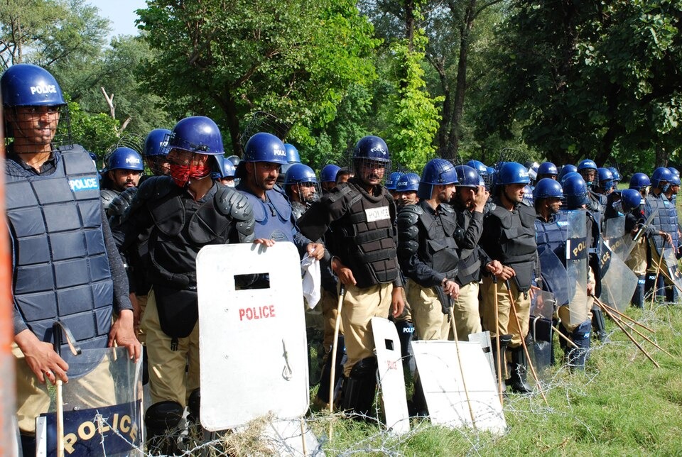 Security Forces Kill 15 Militants After Attack on Police in Pakistan