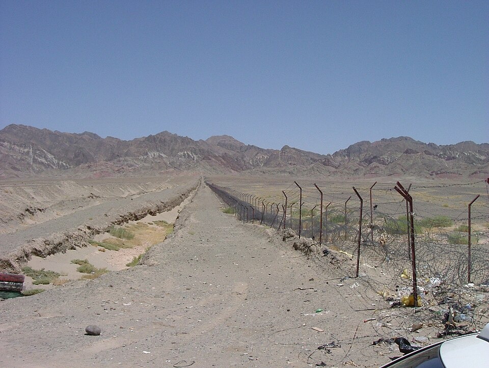 Pakistan Suspends Border Trade with Iran, Leaving 2,000 Freight Trucks Stranded